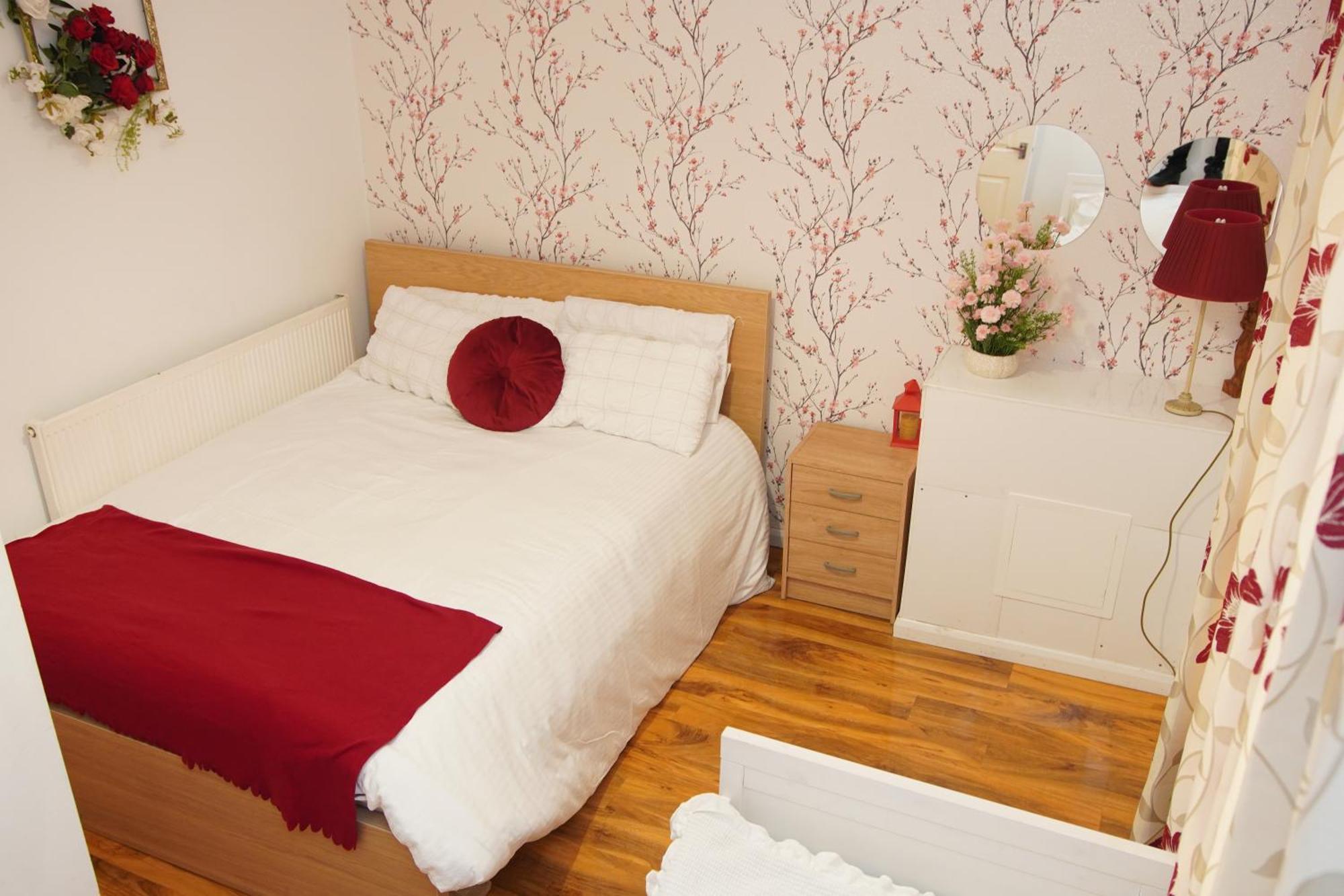 5 Bedroom House Near Cardiff City. المظهر الخارجي الصورة